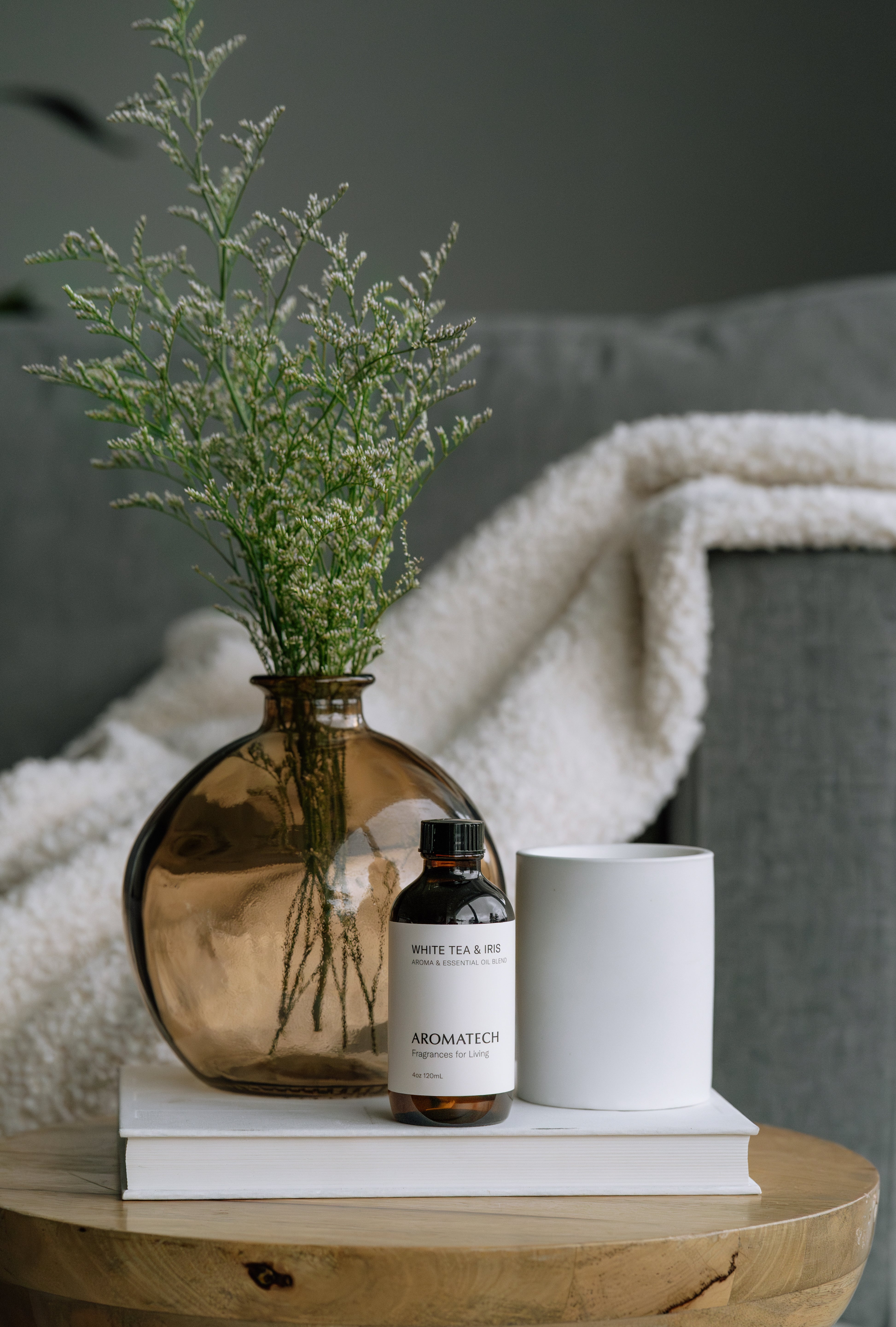 White Tea & Iris  -Flower Vase- AromaTech Inc.